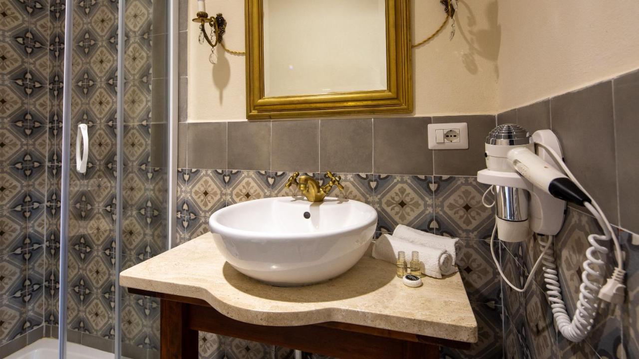 Casa Satta 1925 Hotel ออลเบีย ภายนอก รูปภาพ